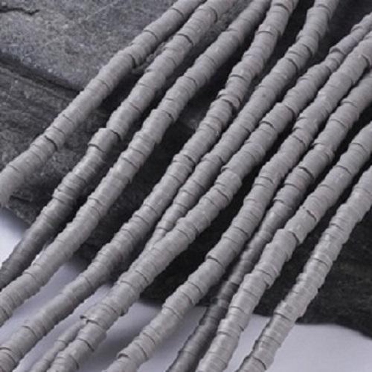 Streng katsuki kralen 4mm | Grijjs | Ca. 375 stuks